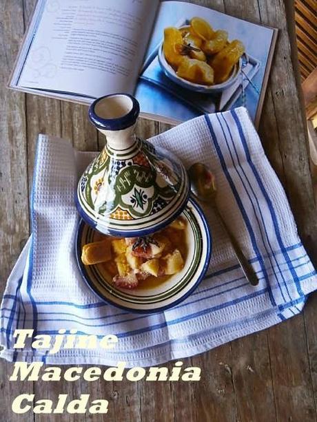 Tajine di Macedonia Calda con Crumble di Biscotti Tajine di Macedonia Calda con Crumble di Biscotti
