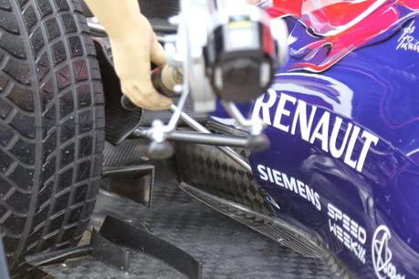 Test Bahrein: Toro Rosso con novità al cofano motore e al fondo