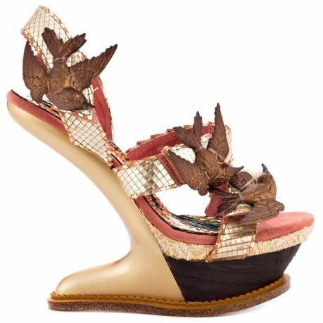 IRREGULAR CHOICE:DISTINGUERSI DALLA MASSA