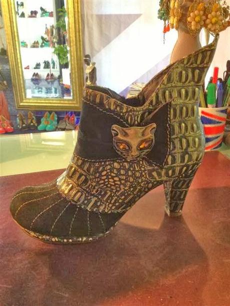 IRREGULAR CHOICE:DISTINGUERSI DALLA MASSA