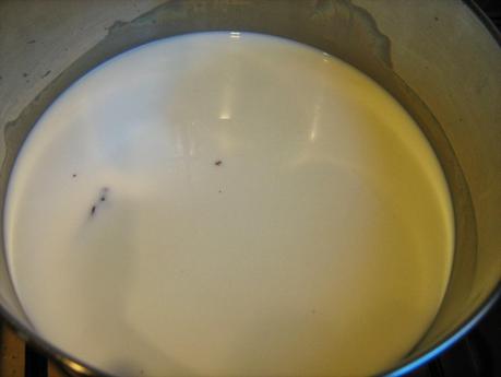 Medovník della Repubblica Ceca con latte condensato caramellato fatto in casa