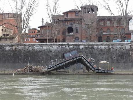 In bici lungo la ciclabile del Tevere. Tutte le foto. Perché a Roma chi usa la bicicletta deve essere umiliato