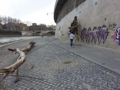 In bici lungo la ciclabile del Tevere. Tutte le foto. Perché a Roma chi usa la bicicletta deve essere umiliato