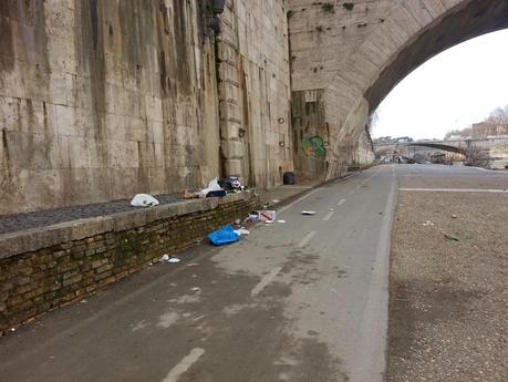 In bici lungo la ciclabile del Tevere. Tutte le foto. Perché a Roma chi usa la bicicletta deve essere umiliato