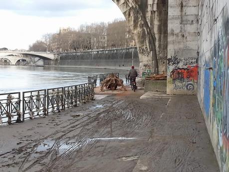 In bici lungo la ciclabile del Tevere. Tutte le foto. Perché a Roma chi usa la bicicletta deve essere umiliato