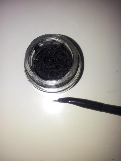 Review Eyeliner Essence + Angled Eyeliner Brush Elf!