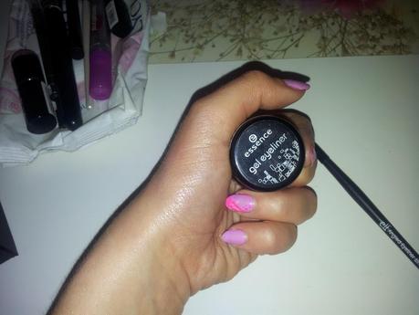 Review Eyeliner Essence + Angled Eyeliner Brush Elf!