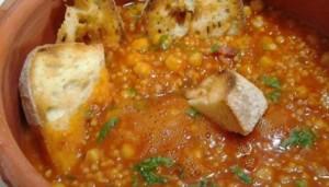 Zuppa di fregula con ceci e pancetta (Cucina tipica della Sardegna)*