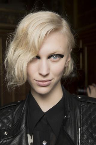 a dries-van-noten-rtw-fw2014-backstage-04_131207646372_jpg_carousel_parties