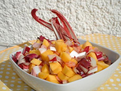 Insalata di radicchio rosso, mango e gamberetti