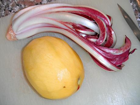 Insalata di radicchio rosso, mango e gamberetti