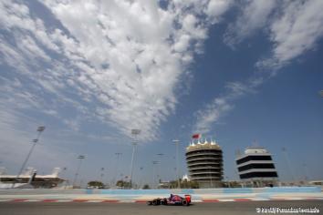 A Toro Rosso car on track