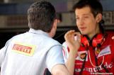 Massimo Rivola (Ferrari) talks to a Pirelli engineer Report Pirelli: F1 Test 2014 Bahrain 2
