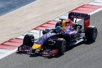 Sebastian-Vettel-Red-Bull_Test_day8_Bahrain_2014 (1)