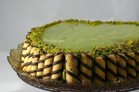 Torta cuore al cacao con crema al pistacchio