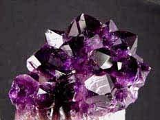 Oggi nella mia rubrica: pietre e cristalli, Quarzo ametista