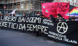 Una manifestazione degli anarchici a Roma nel 2008