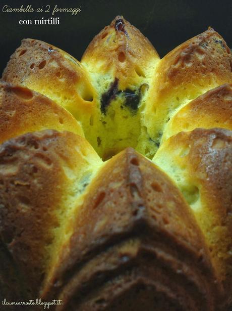 CIAMBELLA AI 2 FORMAGGI CON MIRTILLI