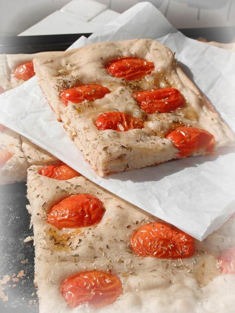 Focaccia al farro e pomodorini