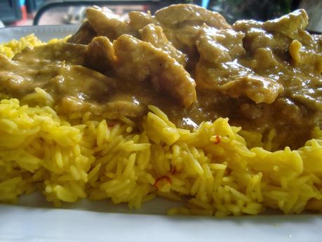 Riso basmati con pollo al curry.