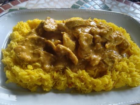 Riso basmati con pollo al curry.