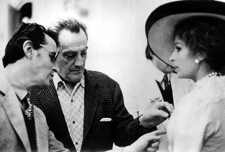 Piero Tosi (a sinistra) sul set di 'Morte a Venezia' con Luchino Visconti e Silvana Mangano.