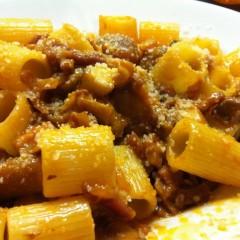 maccheroni-con-funghi-e-salsiccia