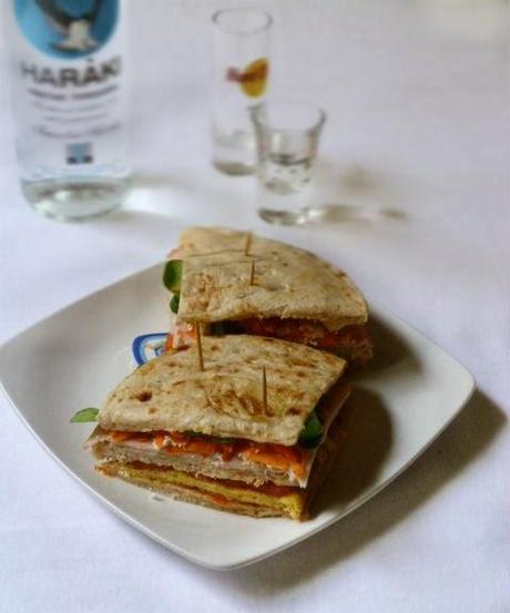 club sandwich con pites per souvlaki