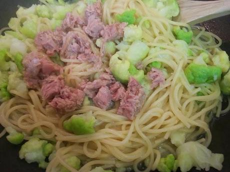 Spaghetti broccolo verde e tonno