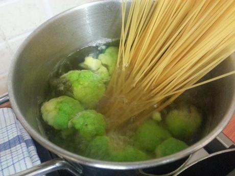 Spaghetti broccolo verde e tonno