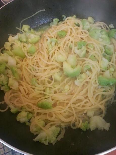 Spaghetti broccolo verde e tonno