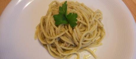 spaghetti al pesto di noci e alici