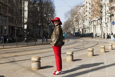 Smilingischic, fashion blog, giuliette Brown, on the street, Milano, outfit, red, 