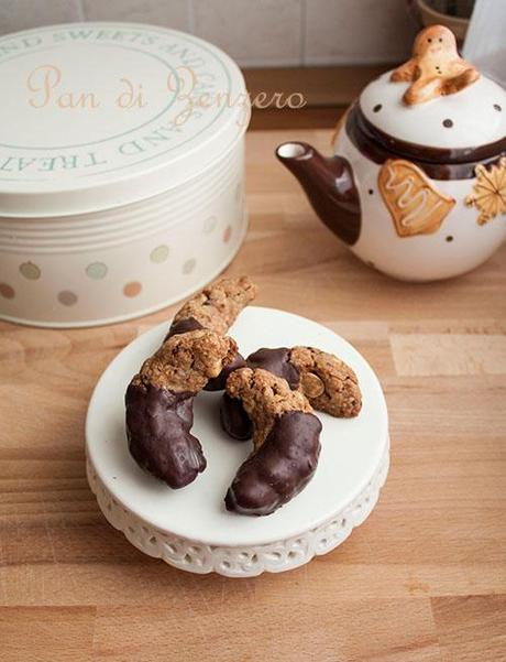 Biscotti Light Nocciole e Cioccolato vegan biscotti colazione