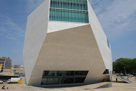 14-33-Worlds-Top-Strangest-Buildings-casa-da-musica