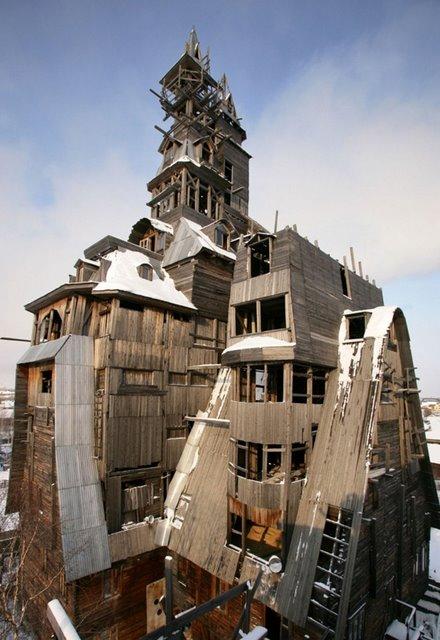 33-33-Worlds-Top-Strangest-Buildings-gangsterhouse