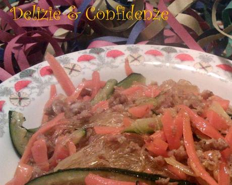 Carnevale nel piatto: spaghetti di soia con verdure croccanti e tacchino
