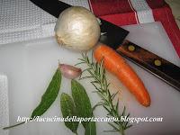 Stinco di maiale al forno con patate novelle e funghi porcini