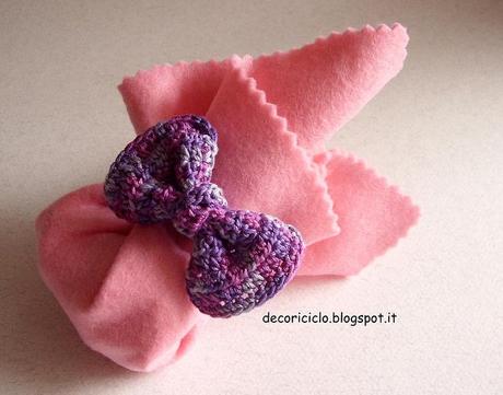 4. bomboniera di pannolenci rosa ed elastico con fiocchetto all'uncinetto