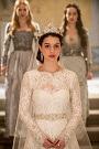 “Reign”: ecco Mary in abito da sposa, ma chi è il fortunato?