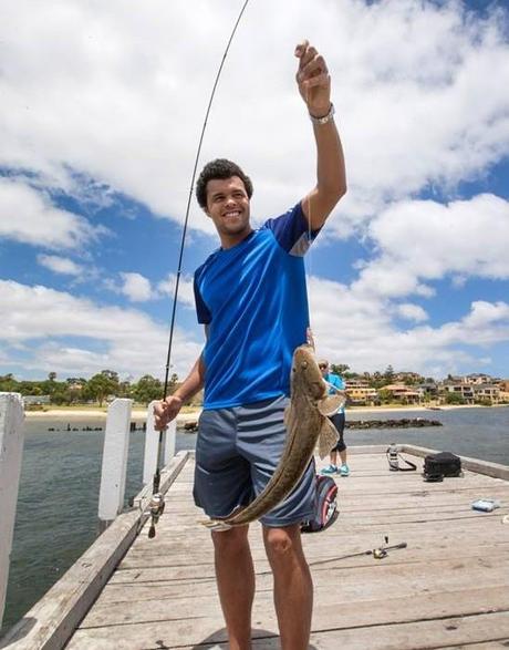 le joueur de tennis Jo-Wilfried Tsonga est friands de pêche. le joueur de tennis Jo-Wilfried Tsonga est un pêcheur - celebs celebrities fishing personaggi famosi a pesca pescatori famosi amanti della pesca