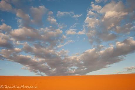 Tra le dune del deserto dell'Erg Chebbi