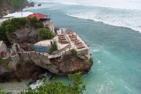 Uluwatu: spiagge, surf e misticismo