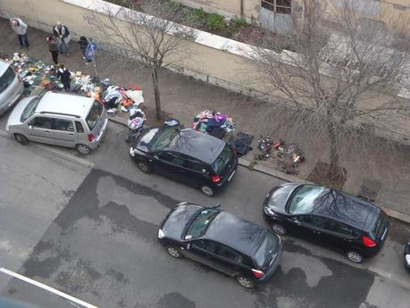 Foto allucinanti dall'ennesimo dei mercatini del rubato. Eccoci alla Montagnola