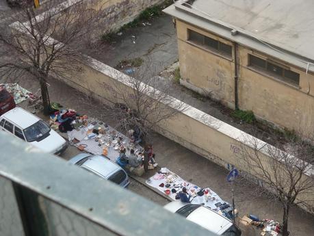 Foto allucinanti dall'ennesimo dei mercatini del rubato. Eccoci alla Montagnola