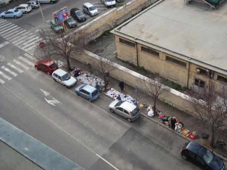 Foto allucinanti dall'ennesimo dei mercatini del rubato. Eccoci alla Montagnola