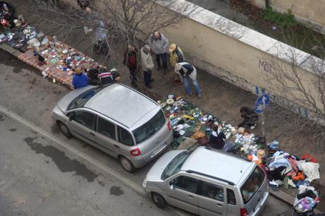 Foto allucinanti dall'ennesimo dei mercatini del rubato. Eccoci alla Montagnola