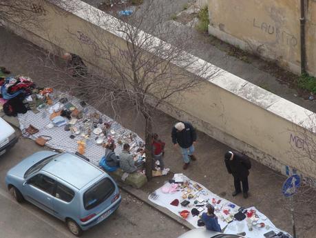 Foto allucinanti dall'ennesimo dei mercatini del rubato. Eccoci alla Montagnola