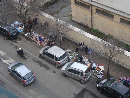 Foto allucinanti dall'ennesimo dei mercatini del rubato. Eccoci alla Montagnola