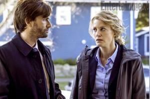 Anna Gunn e David Tennant in una scena del pilot 